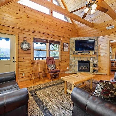 Spacious Smokies Cabin - Hot Tub With Mountain Views Gatlinburg Extérieur photo