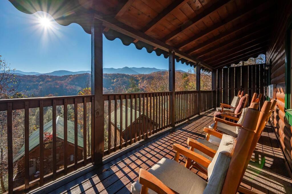 Spacious Smokies Cabin - Hot Tub With Mountain Views Gatlinburg Extérieur photo