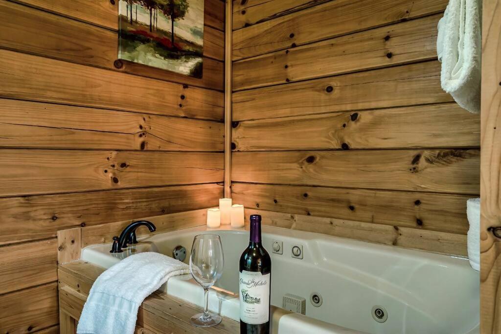 Spacious Smokies Cabin - Hot Tub With Mountain Views Gatlinburg Extérieur photo