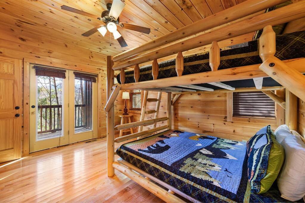 Spacious Smokies Cabin - Hot Tub With Mountain Views Gatlinburg Extérieur photo