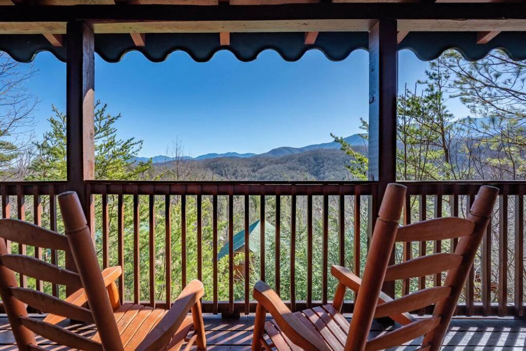 Spacious Smokies Cabin - Hot Tub With Mountain Views Gatlinburg Extérieur photo