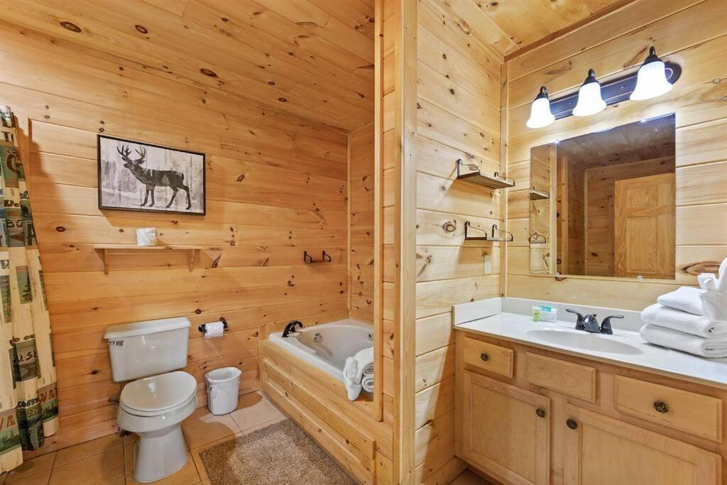Spacious Smokies Cabin - Hot Tub With Mountain Views Gatlinburg Extérieur photo