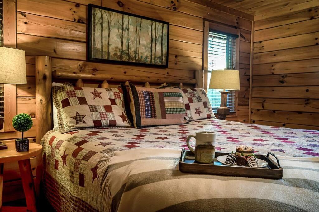 Spacious Smokies Cabin - Hot Tub With Mountain Views Gatlinburg Extérieur photo