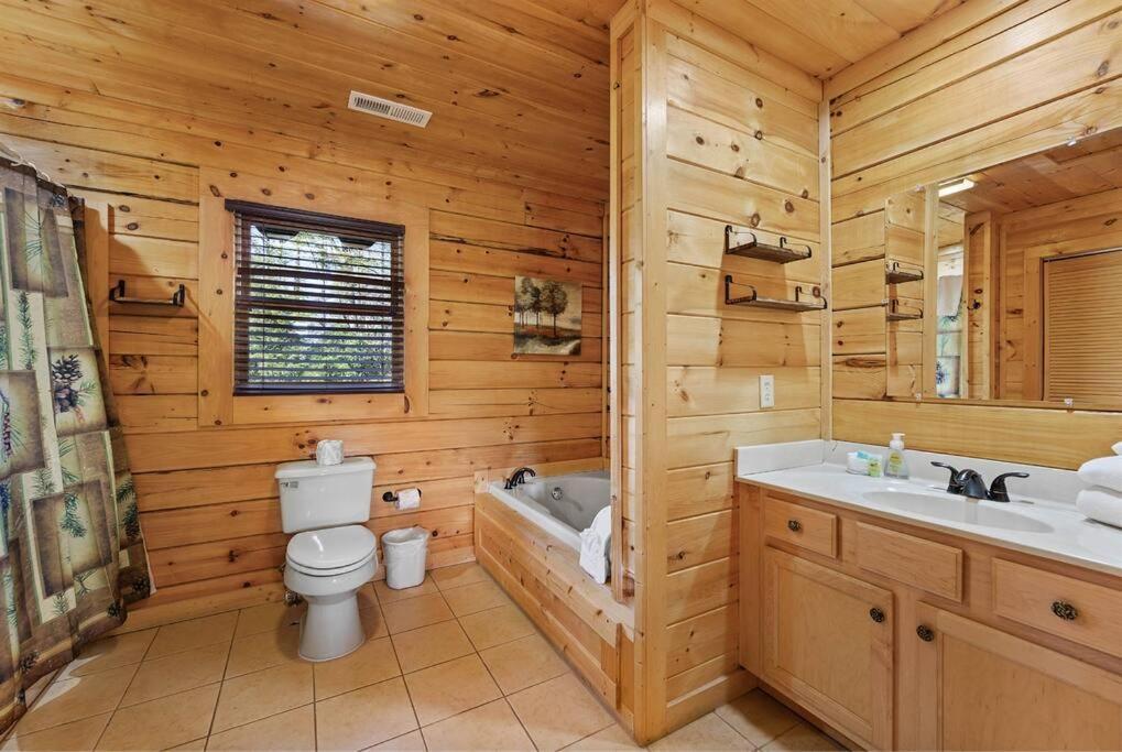 Spacious Smokies Cabin - Hot Tub With Mountain Views Gatlinburg Extérieur photo