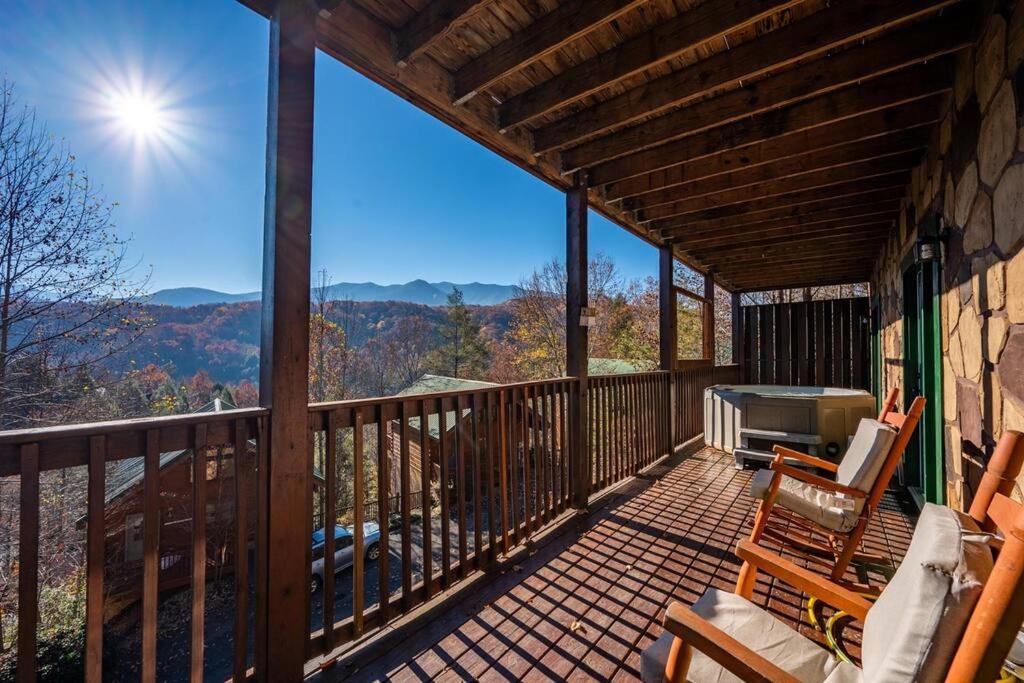 Spacious Smokies Cabin - Hot Tub With Mountain Views Gatlinburg Extérieur photo