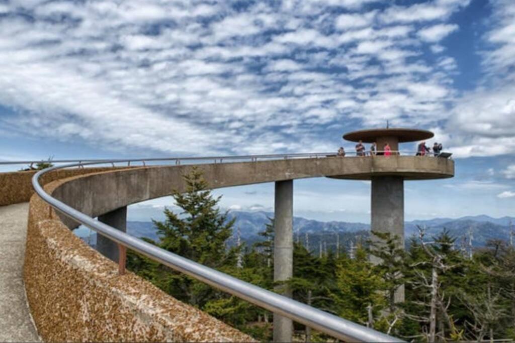 Spacious Smokies Cabin - Hot Tub With Mountain Views Gatlinburg Extérieur photo