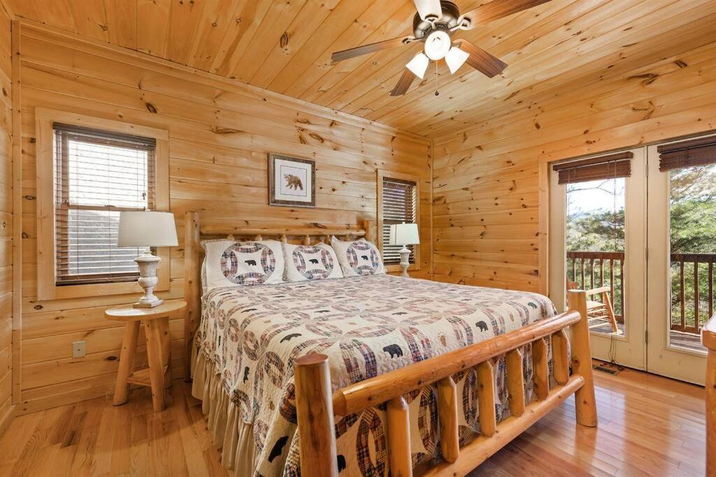 Spacious Smokies Cabin - Hot Tub With Mountain Views Gatlinburg Extérieur photo