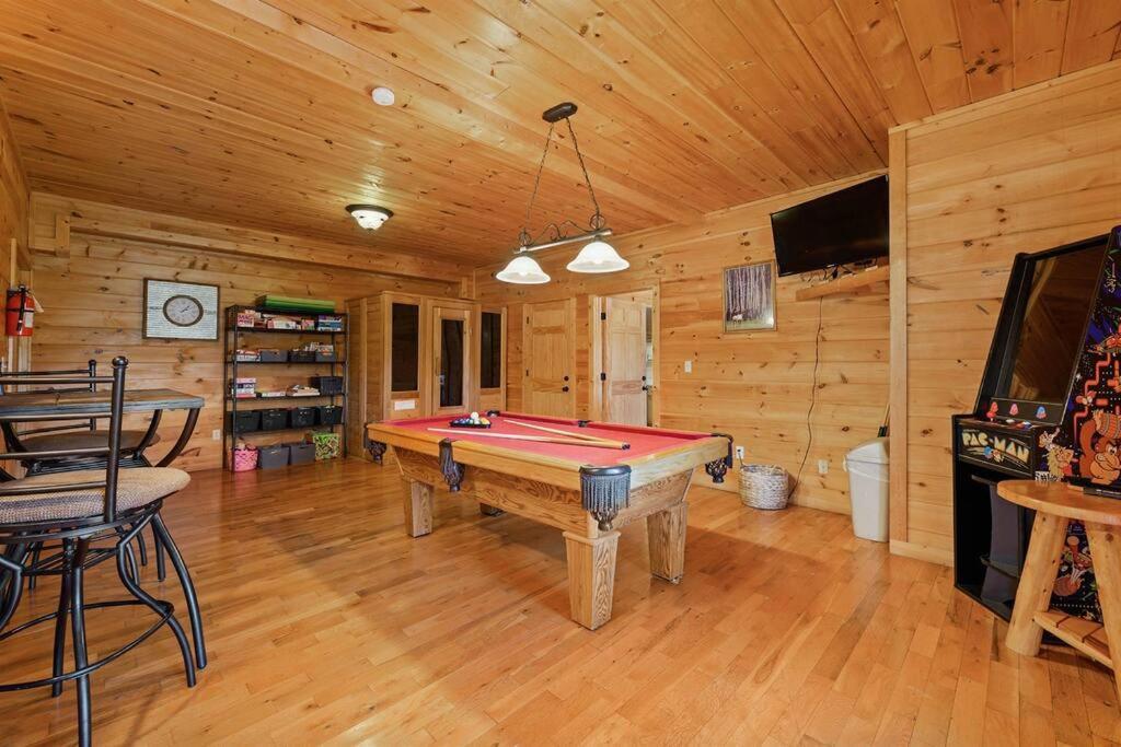 Spacious Smokies Cabin - Hot Tub With Mountain Views Gatlinburg Extérieur photo