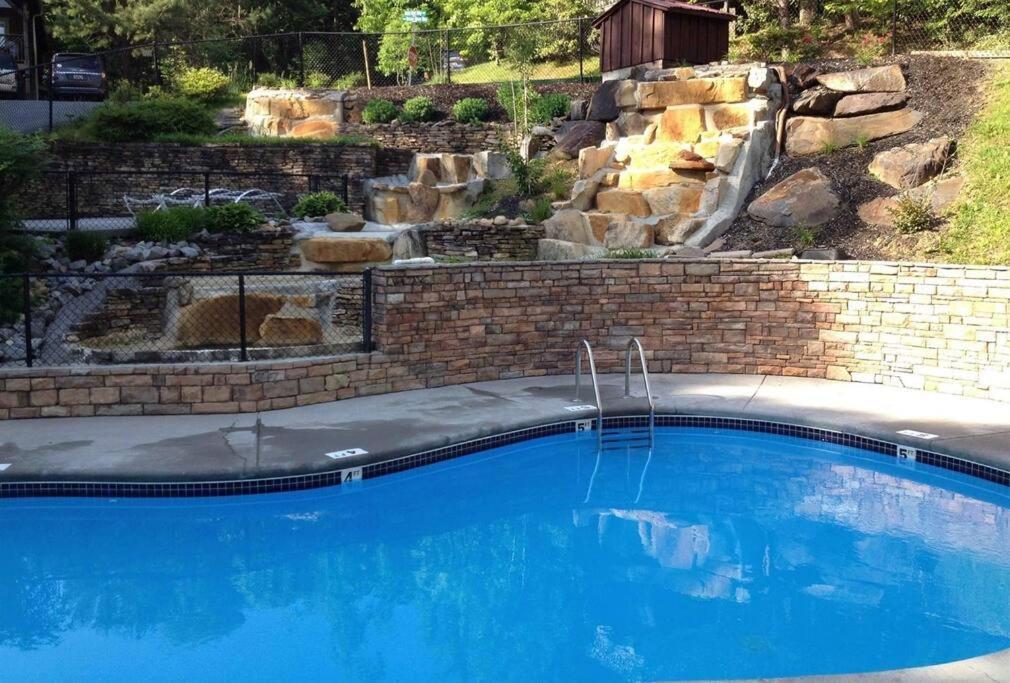 Spacious Smokies Cabin - Hot Tub With Mountain Views Gatlinburg Extérieur photo