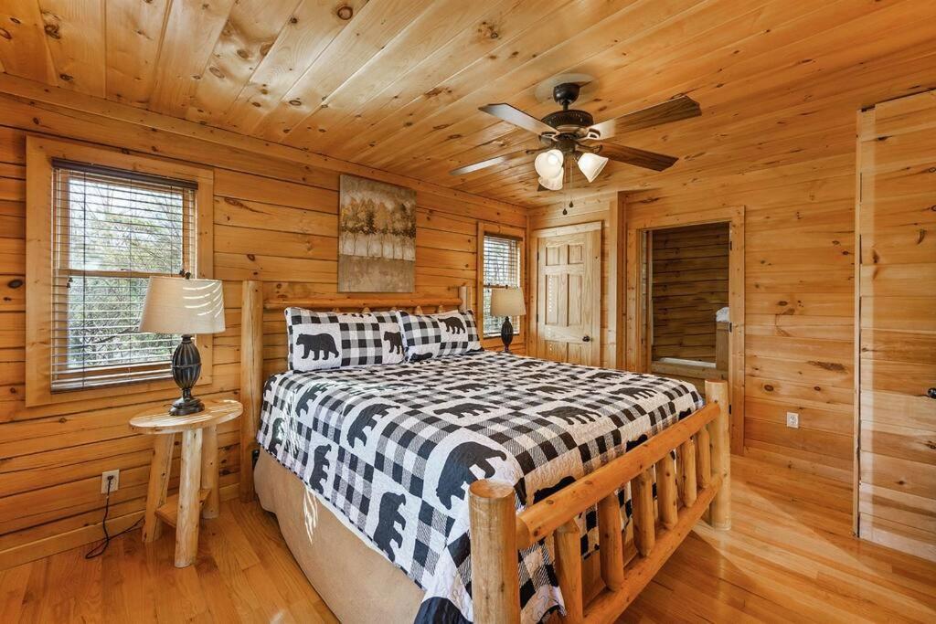 Spacious Smokies Cabin - Hot Tub With Mountain Views Gatlinburg Extérieur photo