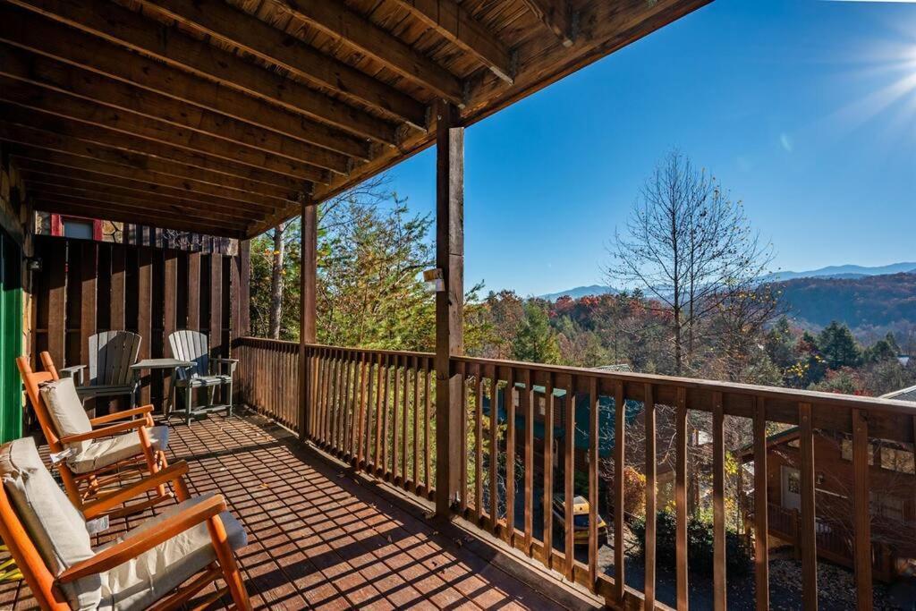 Spacious Smokies Cabin - Hot Tub With Mountain Views Gatlinburg Extérieur photo