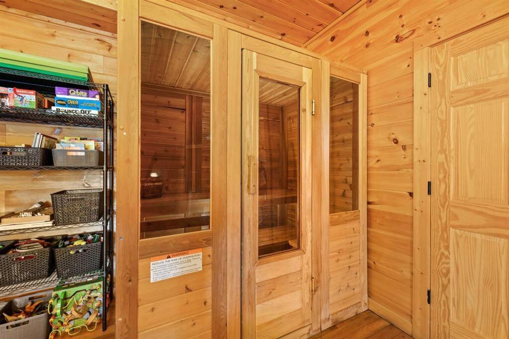 Spacious Smokies Cabin - Hot Tub With Mountain Views Gatlinburg Extérieur photo