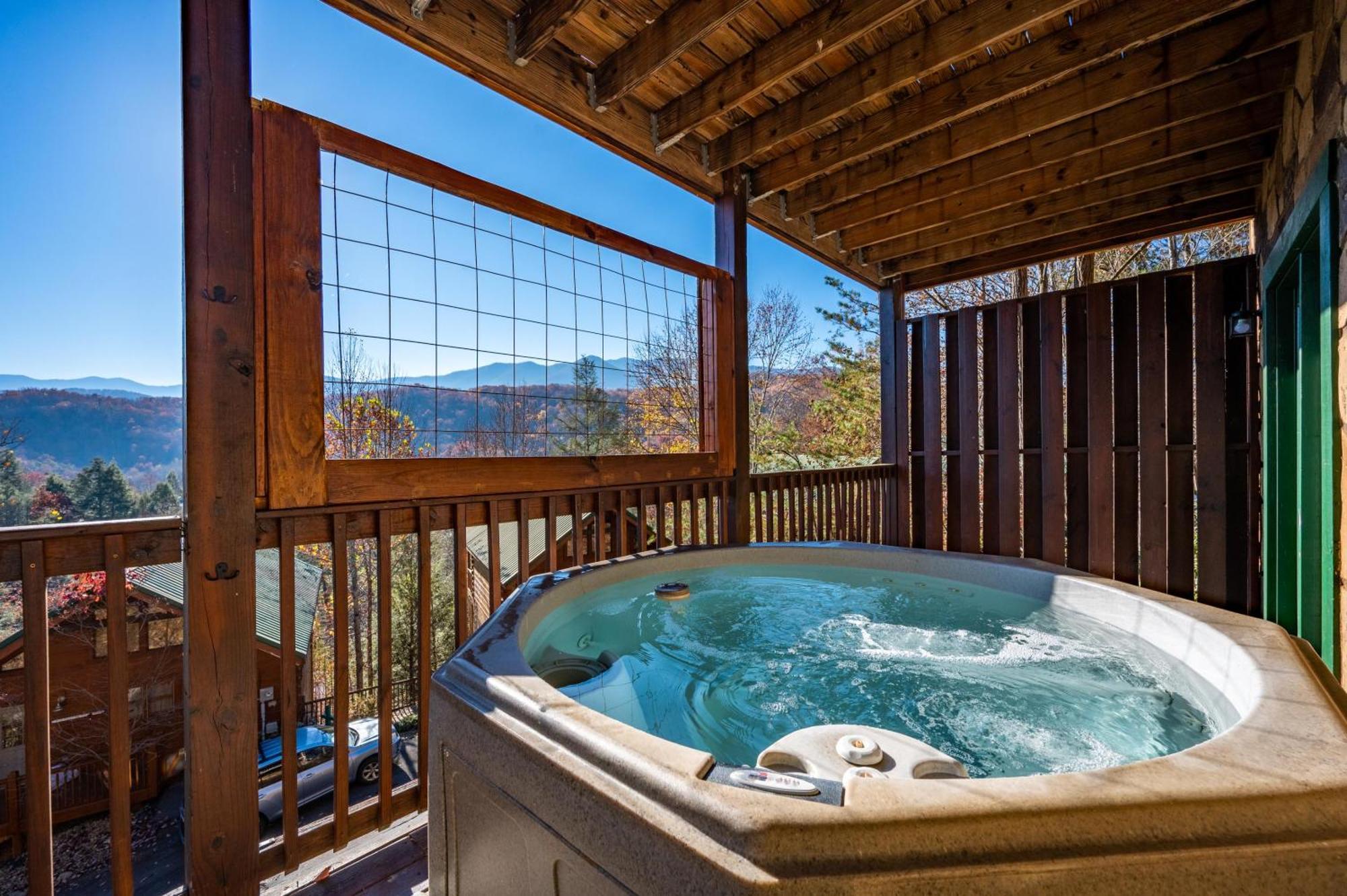 Spacious Smokies Cabin - Hot Tub With Mountain Views Gatlinburg Extérieur photo