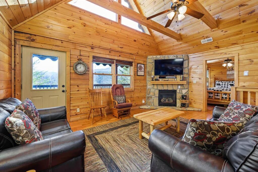 Spacious Smokies Cabin - Hot Tub With Mountain Views Gatlinburg Extérieur photo